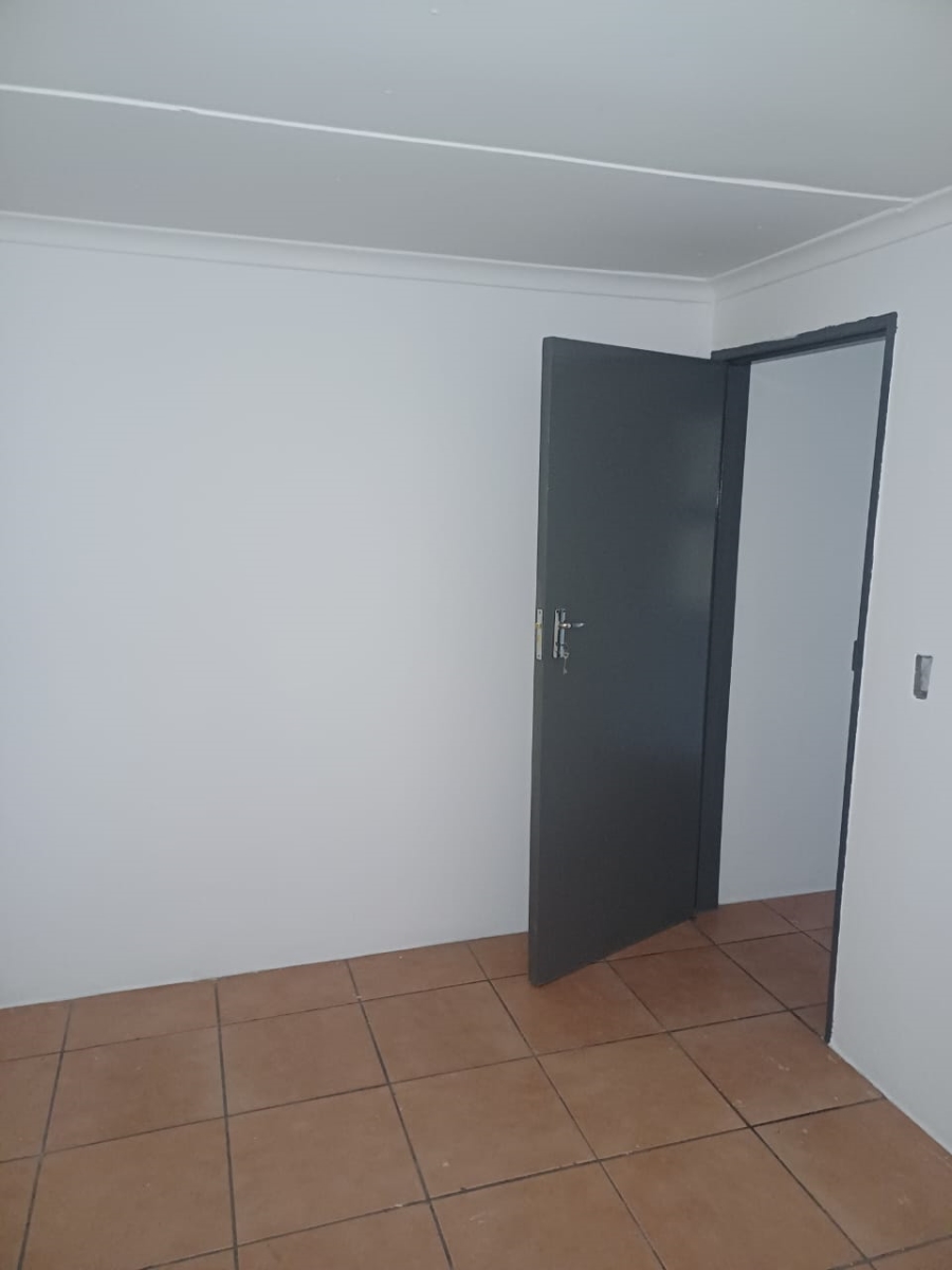 To Let Commercial Property for Rent in Okavango Park Western Cape